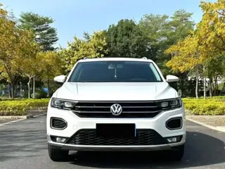 Volkswagen T-ROC 2018 купить из Китая, цена 1 288 000 ₽ — Suifenhe Auto
