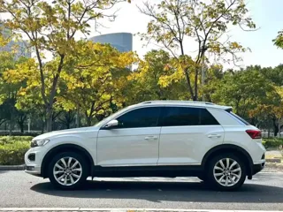 Volkswagen T-ROC 2018 купить из Китая, цена 1 288 000 ₽ — Suifenhe Auto