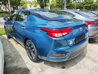 Nissan Lannia 2019 купить из Китая, цена 1 403 000 ₽ — Suifenhe Auto