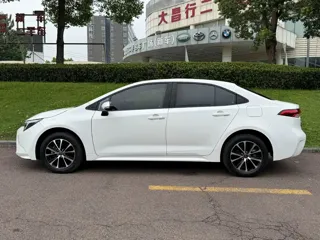 Toyota Levin 2024 купить из Китая, цена 1 684 000 ₽ — Suifenhe Auto