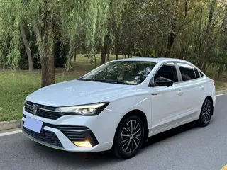 Roewe i5 2022 купить из Китая, цена 1 086 000 ₽ — Suifenhe Auto
