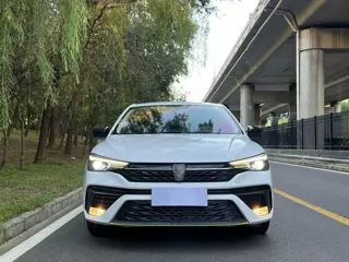 Roewe i5 2022 купить из Китая, цена 1 086 000 ₽ — Suifenhe Auto