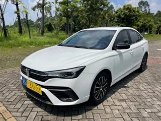 Roewe i5 2022 купить из Китая, цена 1 007 000 ₽ — Suifenhe Auto