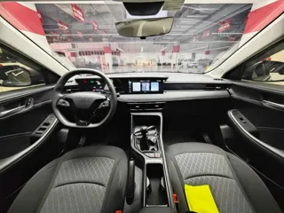 Roewe i5 2026 купить из Китая, цена 1 187 000 ₽ — Suifenhe Auto