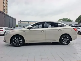 Roewe i5 2020 купить из Китая, цена 1 052 000 ₽ — Suifenhe Auto