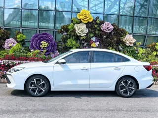 Roewe i5 2024 купить из Китая, цена 1 264 000 ₽ — Suifenhe Auto