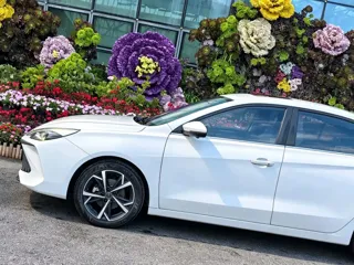 Roewe i5 2024 купить из Китая, цена 1 264 000 ₽ — Suifenhe Auto