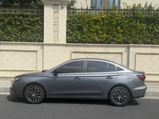 Roewe i5 2021 купить из Китая, цена 1 109 000 ₽ — Suifenhe Auto
