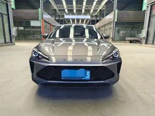 Roewe i5 2025 купить из Китая, цена 1 248 000 ₽ — Suifenhe Auto