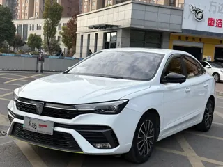 Roewe i5 2023 купить из Китая, цена 1 016 000 ₽ — Suifenhe Auto