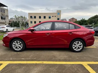 Roewe i5 2020 купить из Китая, цена 1 096 000 ₽ — Suifenhe Auto