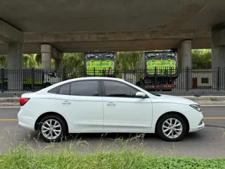 Roewe i5 2019 купить из Китая, цена 1 147 000 ₽ — Suifenhe Auto