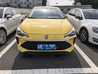 Roewe i5 2023 купить из Китая, цена 941 000 ₽ — Suifenhe Auto