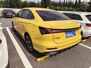 Roewe i5 2023 купить из Китая, цена 941 000 ₽ — Suifenhe Auto