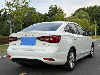 Roewe i5 2020 купить из Китая, цена 1 009 000 ₽ — Suifenhe Auto