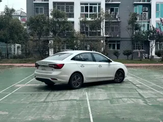 Roewe i5 2019 купить из Китая, цена 1 029 000 ₽ — Suifenhe Auto