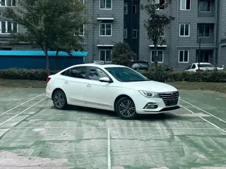 Roewe i5 2019 купить из Китая, цена 1 029 000 ₽ — Suifenhe Auto