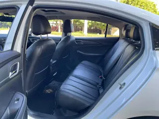 Roewe i5 2020 купить из Китая, цена 1 109 000 ₽ — Suifenhe Auto