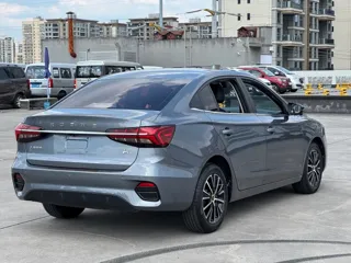 Roewe i5 2023 купить из Китая, цена 1 033 000 ₽ — Suifenhe Auto