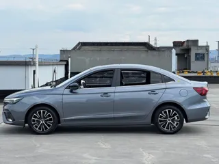 Roewe i5 2023 купить из Китая, цена 1 033 000 ₽ — Suifenhe Auto