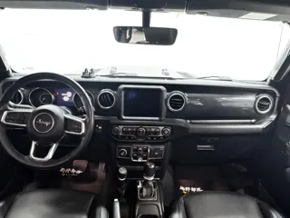 Jeep Wrangler 2024 купить из Китая, цена 5 920 000 ₽ — Suifenhe Auto