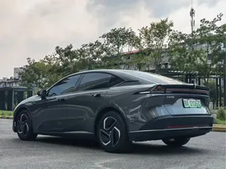 Deepal L07 2025 купить из Китая, цена 3 605 000 ₽ — Suifenhe Auto