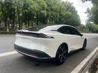 Deepal L07 2024 купить из Китая, цена 3 030 000 ₽ — Suifenhe Auto