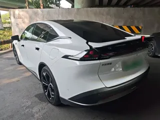 Deepal L07 2025 купить из Китая, цена 3 648 000 ₽ — Suifenhe Auto