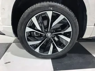 Skoda Karoq 2022 купить из Китая, цена 1 818 000 ₽ — Suifenhe Auto