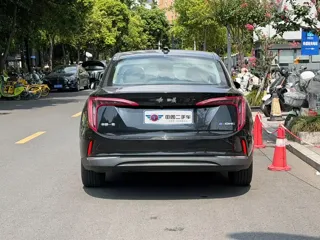 Hongqi E-QM5 2022 купить из Китая, цена 1 585 000 ₽ — Suifenhe Auto