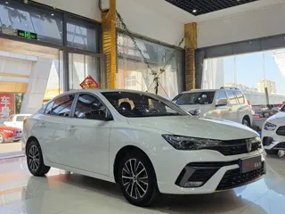 Roewe i5 2023 купить из Китая, цена 1 022 000 ₽ — Suifenhe Auto