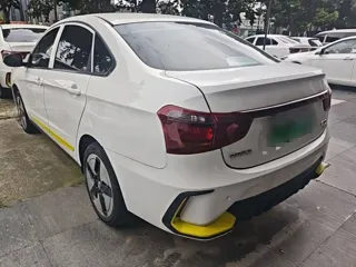Dongfeng Aeolus E70 2023 купить из Китая, цена 1 269 000 ₽ — Suifenhe Auto