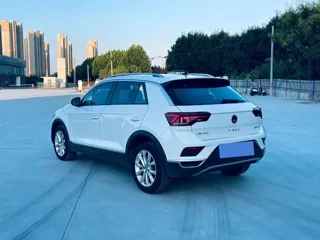 Volkswagen T-ROC 2023 купить из Китая, цена 1 589 000 ₽ — Suifenhe Auto