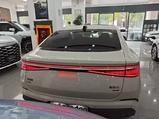 BYD 07 DM-i 2025 купить из Китая, цена 4 161 000 ₽ — Suifenhe Auto