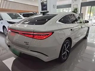 BYD 07 DM-i 2025 купить из Китая, цена 4 161 000 ₽ — Suifenhe Auto