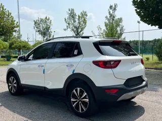 Kia Stonic 2023 купить из Китая, цена 1 372 000 ₽ — Suifenhe Auto