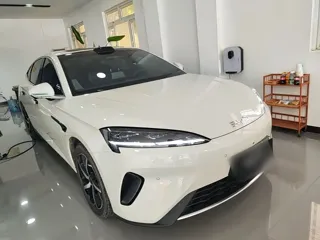 BYD 07 DM-i 2025 купить из Китая, цена 4 440 000 ₽ — Suifenhe Auto