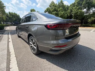 Geely Emgrand 2023 купить из Китая, цена 1 028 000 ₽ — Suifenhe Auto