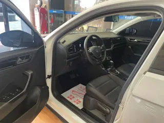 Volkswagen T-ROC 2022 купить из Китая, цена 1 845 000 ₽ — Suifenhe Auto