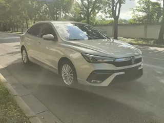 Roewe i5 2021 купить из Китая, цена 1 162 000 ₽ — Suifenhe Auto