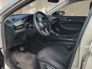 Roewe i5 2021 купить из Китая, цена 1 162 000 ₽ — Suifenhe Auto