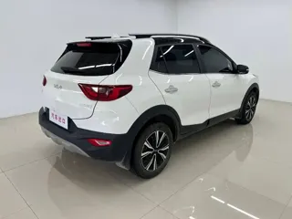 Kia Stonic 2023 купить из Китая, цена 1 415 000 ₽ — Suifenhe Auto
