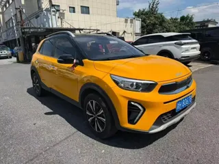 Kia Stonic 2023 купить из Китая, цена 1 272 000 ₽ — Suifenhe Auto