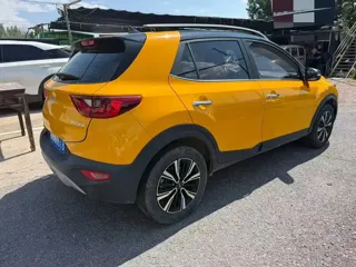 Kia Stonic 2023 купить из Китая, цена 1 272 000 ₽ — Suifenhe Auto