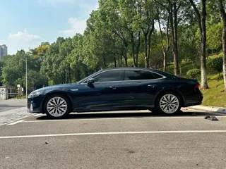 Audi A7L 2024 купить из Китая, цена 5 017 000 ₽ — Suifenhe Auto