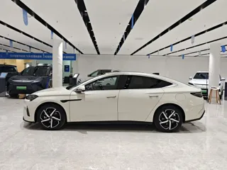 BYD 07 DM-i 2025 купить из Китая, цена 4 034 000 ₽ — Suifenhe Auto