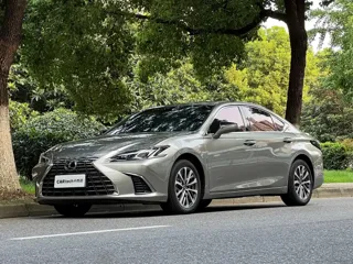 Lexus ES 2025