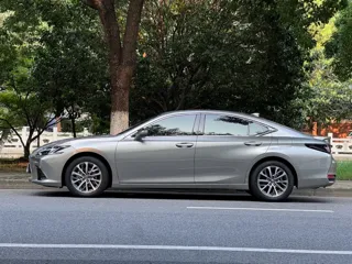 Lexus ES 2025 купить из Китая, цена 8 520 000 ₽ — Suifenhe Auto