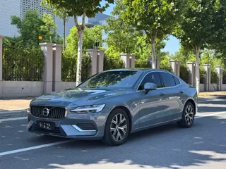 Volvo S60 2024 купить из Китая, цена 3 195 000 ₽ — Suifenhe Auto