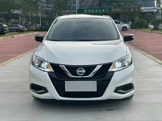 Nissan Tiida 2024 купить из Китая, цена 1 722 000 ₽ — Suifenhe Auto